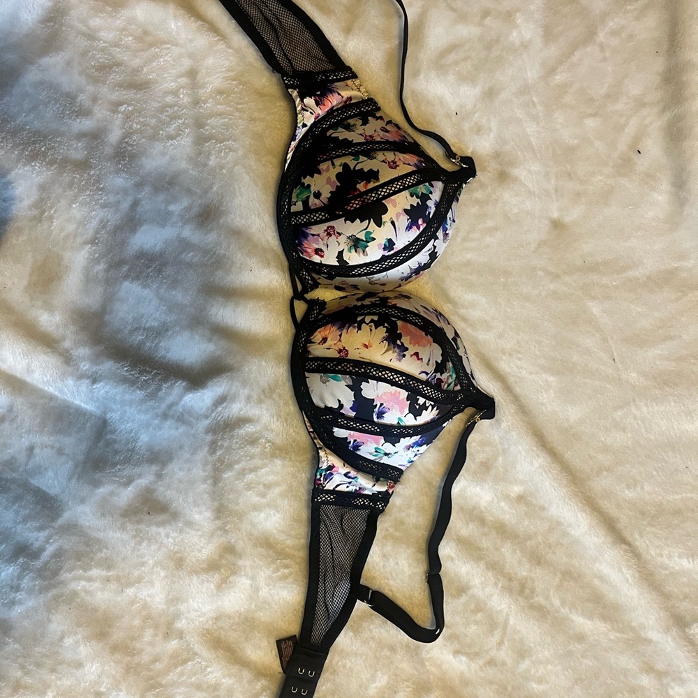 Victoria's Secret Black Embroidered Bra with Underwire Support